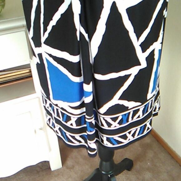 AB Studio Graphic Knit Dress - Picture 5 of 11